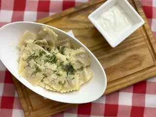 Равіолі з м'ясом у вершковому соусі (250g)