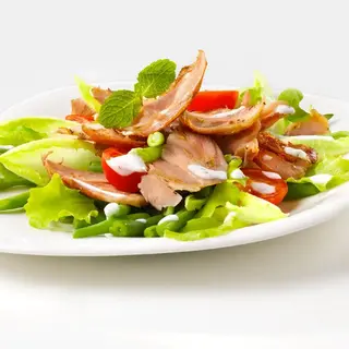 Döner kebap con insalata