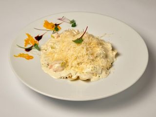 Фарфалле з лососем у вершковому соусі (200/150г)