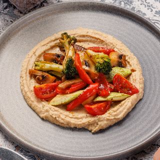 Хумус с овощами сотэ / Humus cu legume sotate