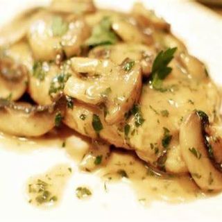 Pollo Con Champiñones