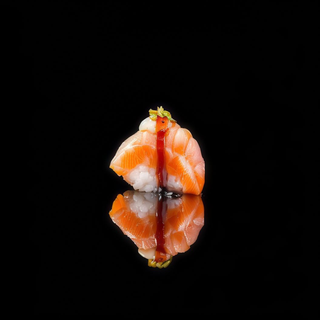 N14. NIGIRI CHEESE SALMON