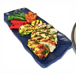 Пиле в билково масло с гриловани зеленчуци