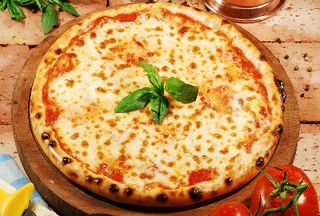 Pizza Margherita 32