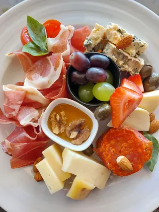 Antipasti bife Beograd 300 gr
