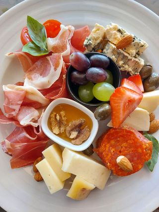 Antipasti bife Beograd 300 gr