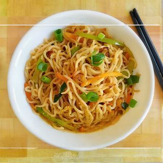 Hakka Noodles (V)