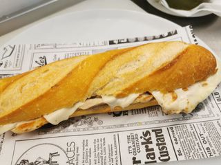 Bocadillo De Lomo Y Queso
