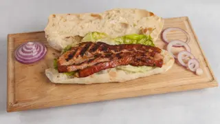 Slanina na roštilju u lepinji
