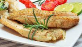 Karmazyn filet smażony 250 g , ziemniaki, surówka