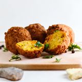 Фалафел (5бр) със сос