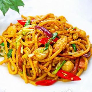 Tallarines Udon Fritos