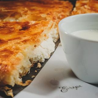 Burek sa sirom i spanaćem