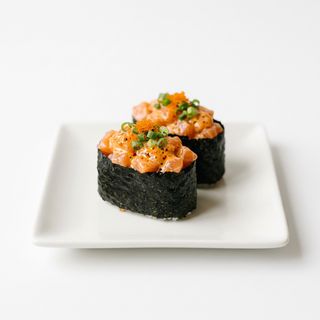 45.Gunkan De Salmón Picante