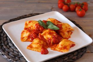 Ravioli di ricotta con pomodoro e formaggio 350 g