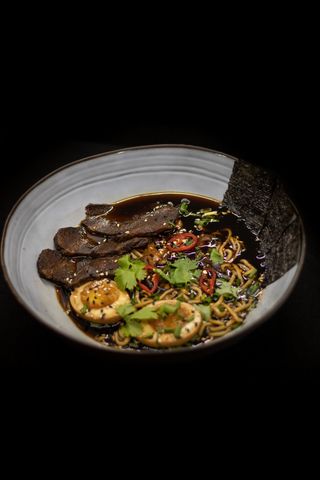 Рамен з телятиною (320г)