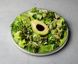 Salată verde cu avocado