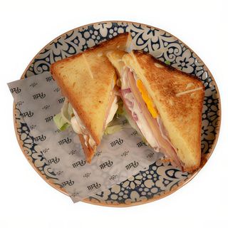 Sándwich especial en pan de sandwich brioche