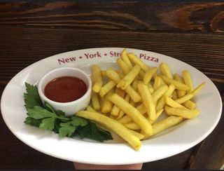 Картопля фрі зі спеціями (160/40г)