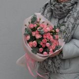 Buchet din trandafiri roz de tufa Olandezi cu eucalipt