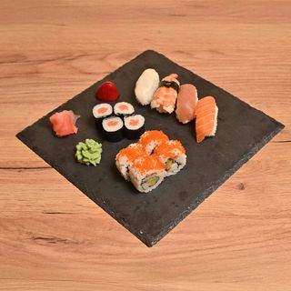 106.Sushi Mixto (12 Uds.)
