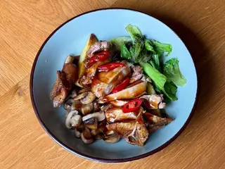 Курочка теріякі з трюфельною зеленню (280g)