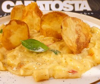 Pasta e patate con provola di bufala