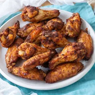 Piatto di alette fritte