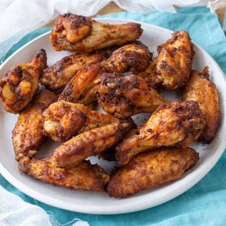 Piatto di alette fritte