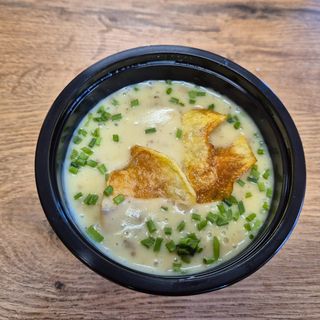 Zupa z pieczonego zimniaka z chipsami