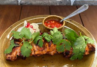Шашлик з курки з соусом аджика (290г)