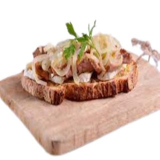 Tosta De Filetes De Secreto Ibérico Marinado