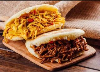 Arepa mechada (1 ud.)