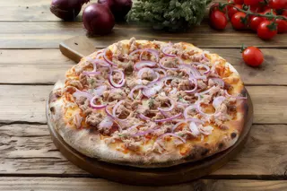 Pizza de atún y cebolla (M)