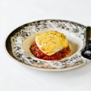 Lomo de bacalao con pisto y alioli gratinado