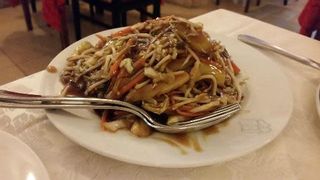 Spaghetti fritti e croccanti