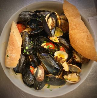 ZUPPA DI COZZE E VONGOLE