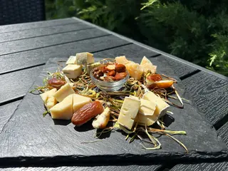 Плато благородних сирів (300г)