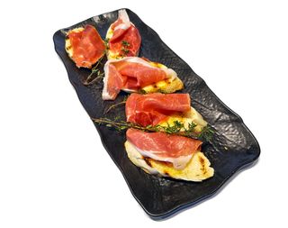 Брускети със зехтин и прошуто