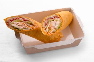 Ролл с курицей и овощами