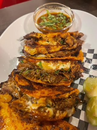 Tacos De Birria (3 Uds.)