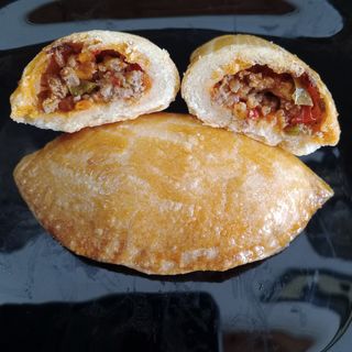 Empanadilla horneada de carne molida mixta (cerdo y ternera)