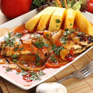 Saramura din file de peste alb cu mamaliguta 