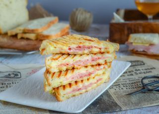 Sándwich mixto con huevo frito