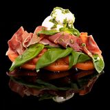 Италианска салата с prosciutto cr osciutto crudo stagionato със свежа моцарела (400г)