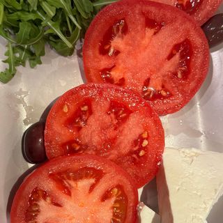 Розов домат с биволско сирене (350гр)