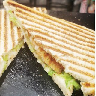 Maxi toast con pomodoro