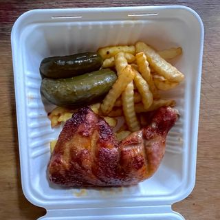 Zestaw 4: ćwiartka, frytki, Ogórki kiszone