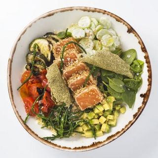 Bowl de tataki de salmón