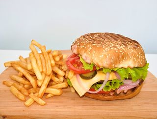 Бургер та картопля фрі (450г)